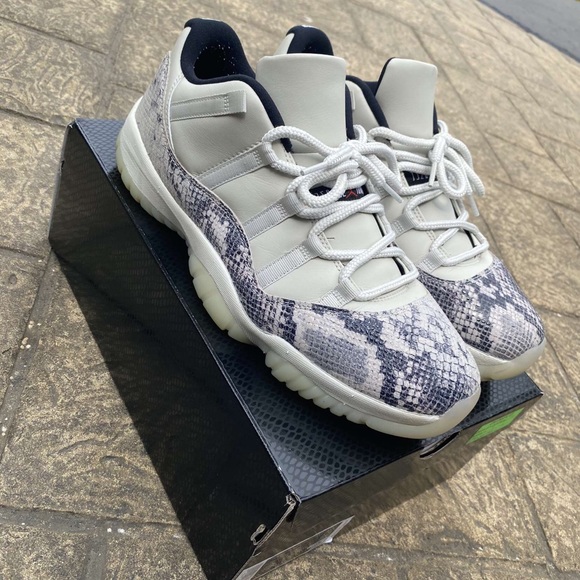 Air Jordan 11 Retro Low LE